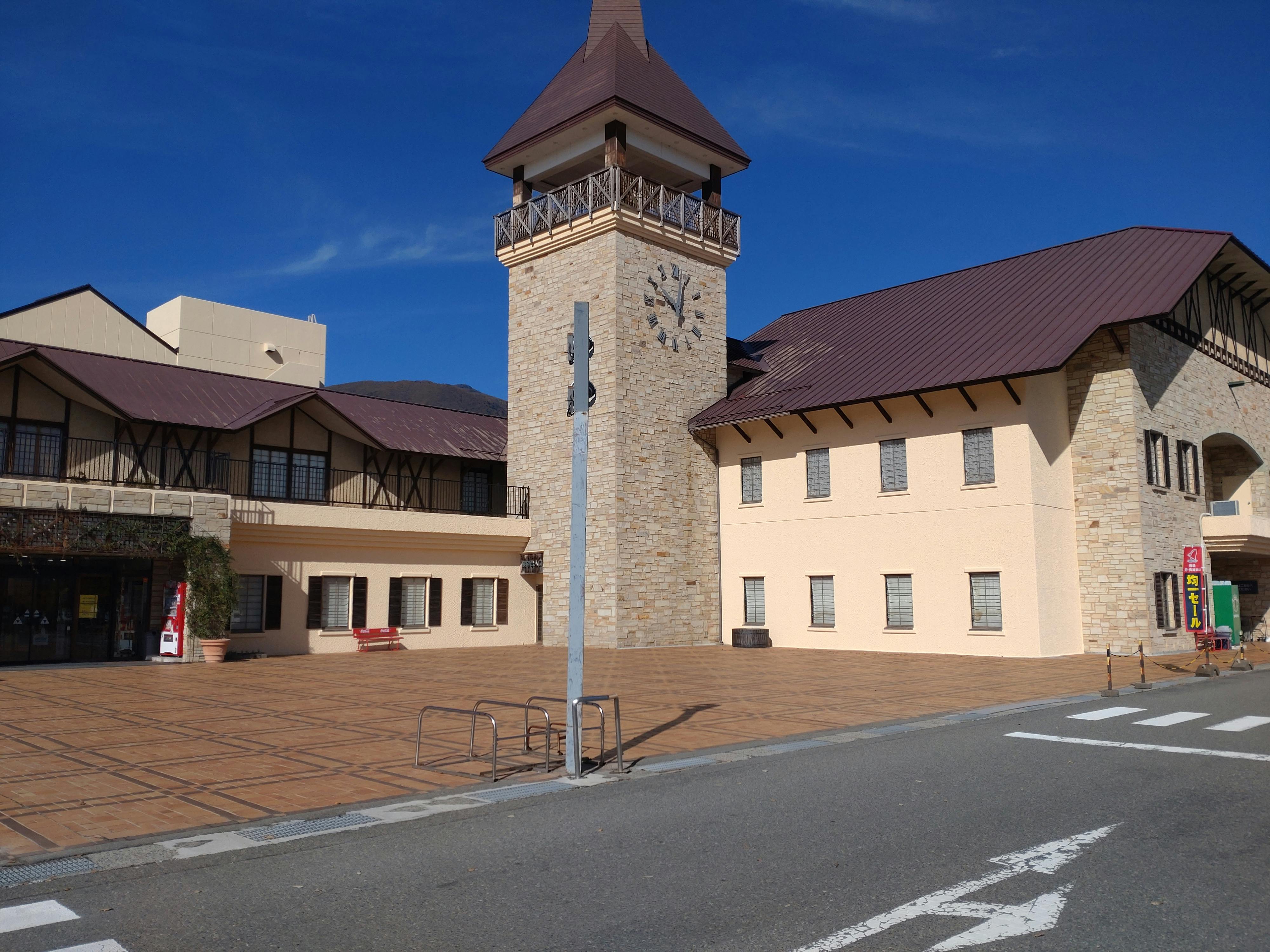 【ベルシャイン駒ヶ根店】キッチンカー出店に最適な店舗前屋外スペースの画像