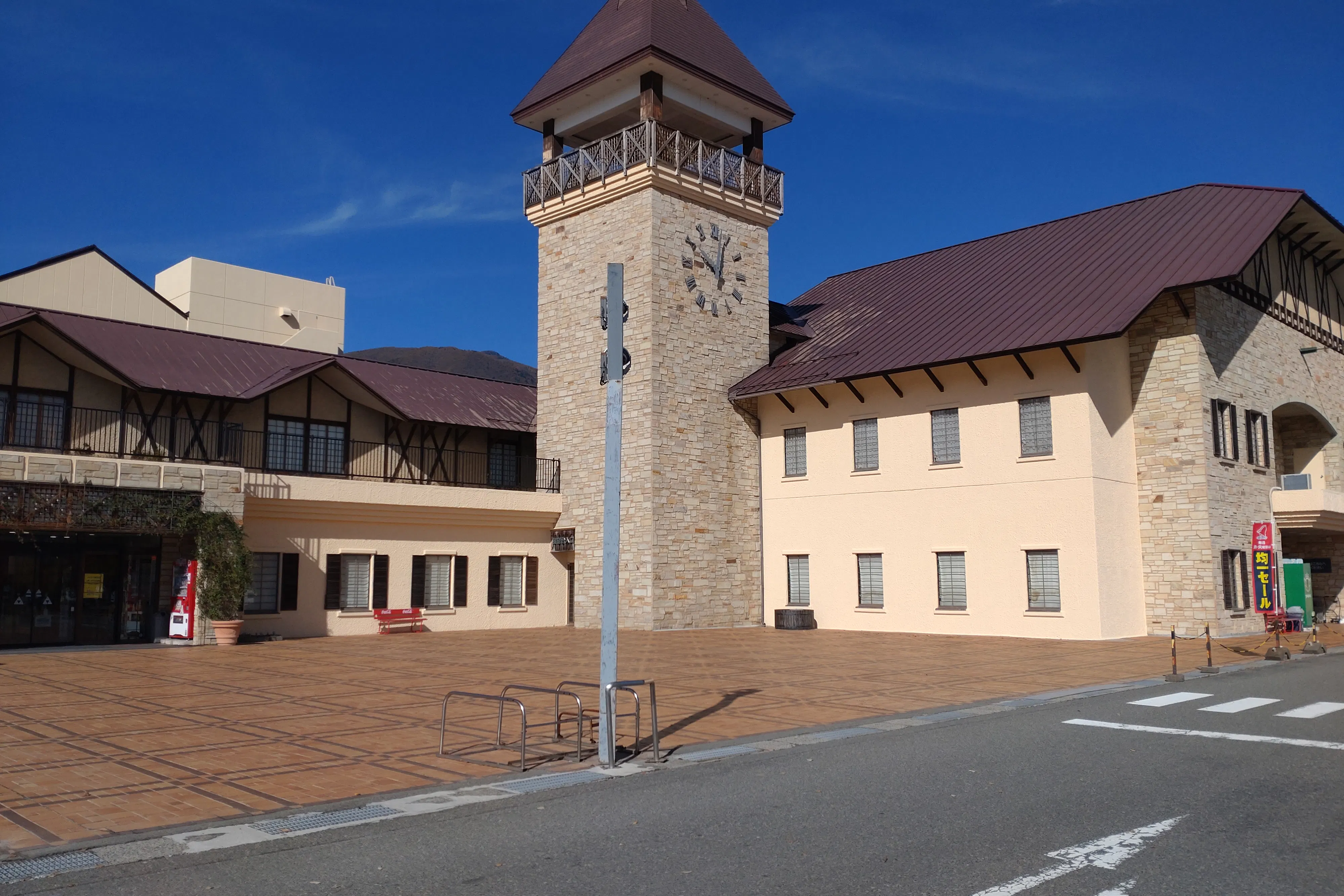 【ベルシャイン駒ヶ根店】キッチンカー出店に最適な店舗前屋外スペース