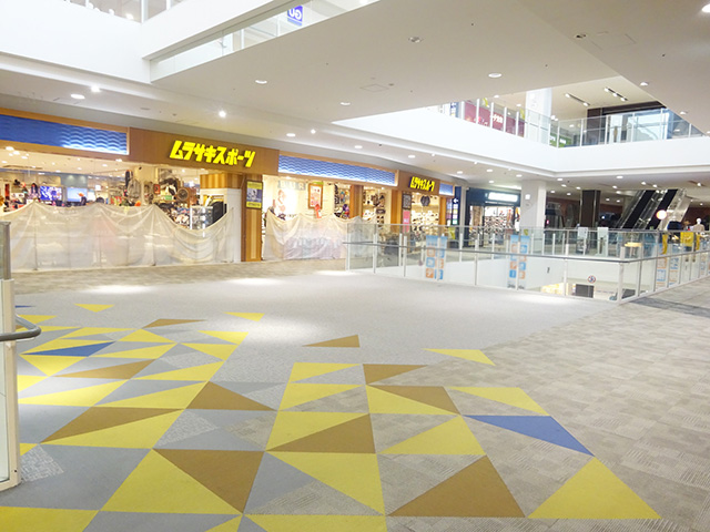 イオンモール大和郡山】2階ムラサキスポーツ前 - ショップカウンター