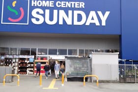 【サンデーいわき泉店】店内入口横 食物販やプロモーション等の出店に最適なホームセンター店内のイベントスペース