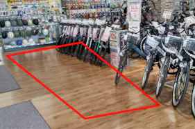 【サンデーいわき泉店】店内入口横 食物販やプロモーション等の出店に最適なホームセンター店内のイベントスペース