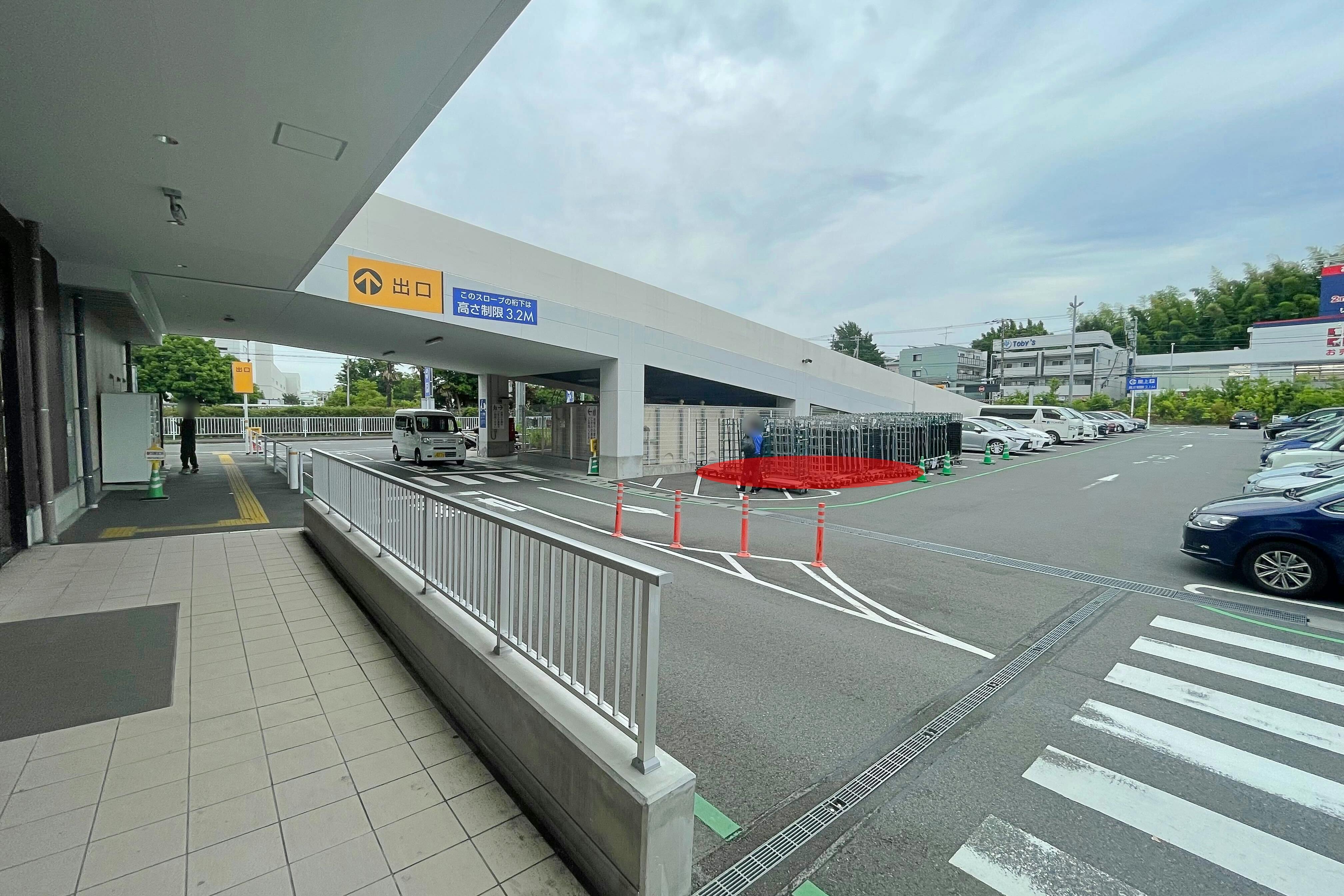 【イオンスタイル戸塚】キッチンカーでの出店に最適なショッピングセンター入口目の前の駐車場内にあるスペース