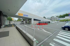 【イオンスタイル戸塚】キッチンカーでの出店に最適なショッピングセンター入口目の前の駐車場内にあるスペース