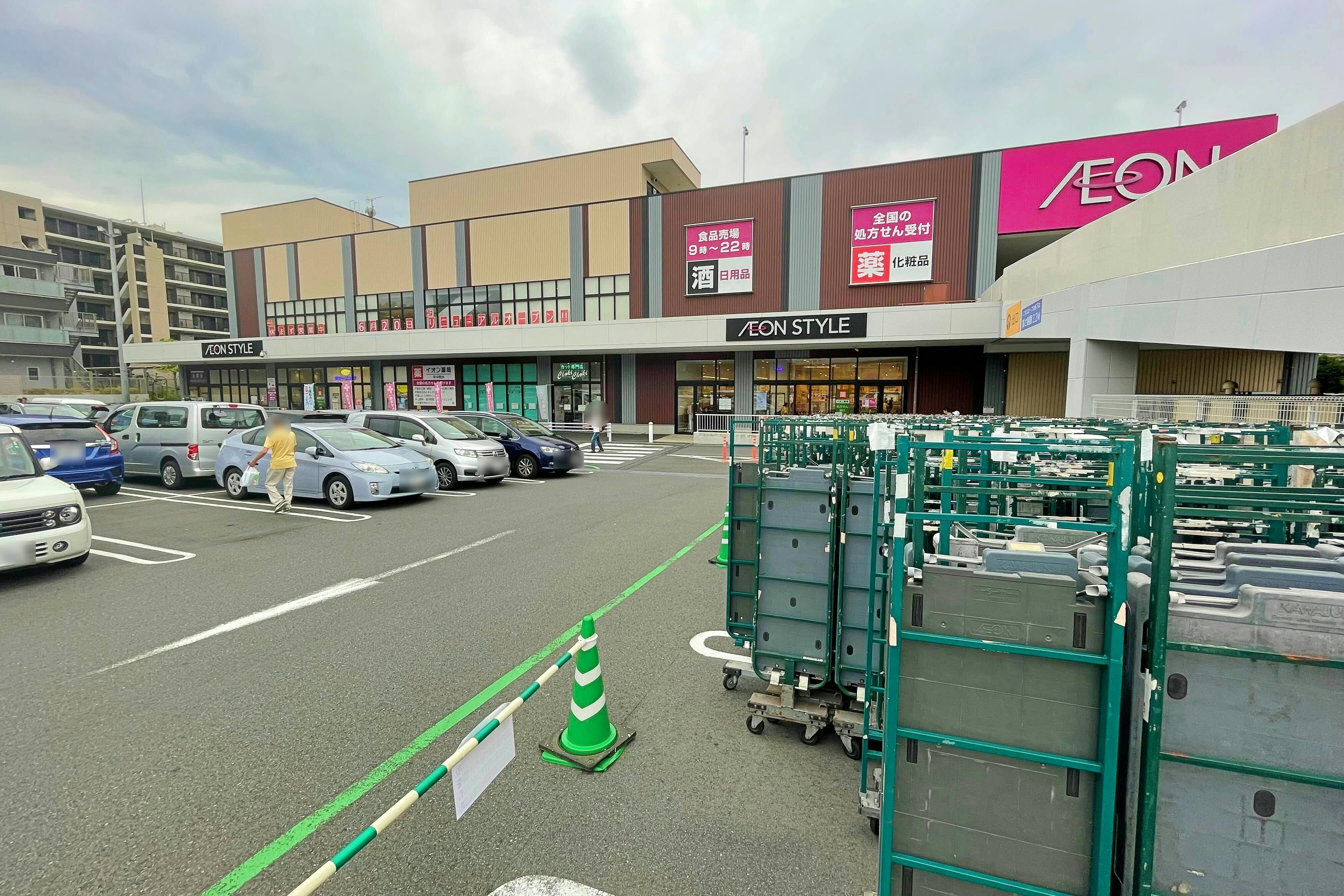 【イオンスタイル戸塚】キッチンカーでの出店に最適なショッピングセンター入口目の前の駐車場内にあるスペース