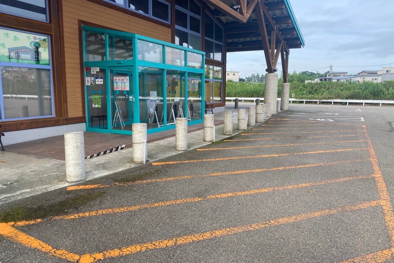 【ダイナム石川金沢専光寺店ゆったり館】キッチンカーでの出店に最適なアミューズメント施設の駐車場イベントスペース