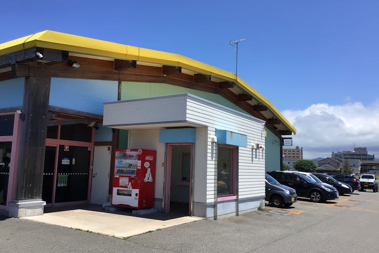 【ダイナム福井あわら店ゆったり館】キッチンカーでの出店に最適なアミューズメント施設のイベントスペースの画像2