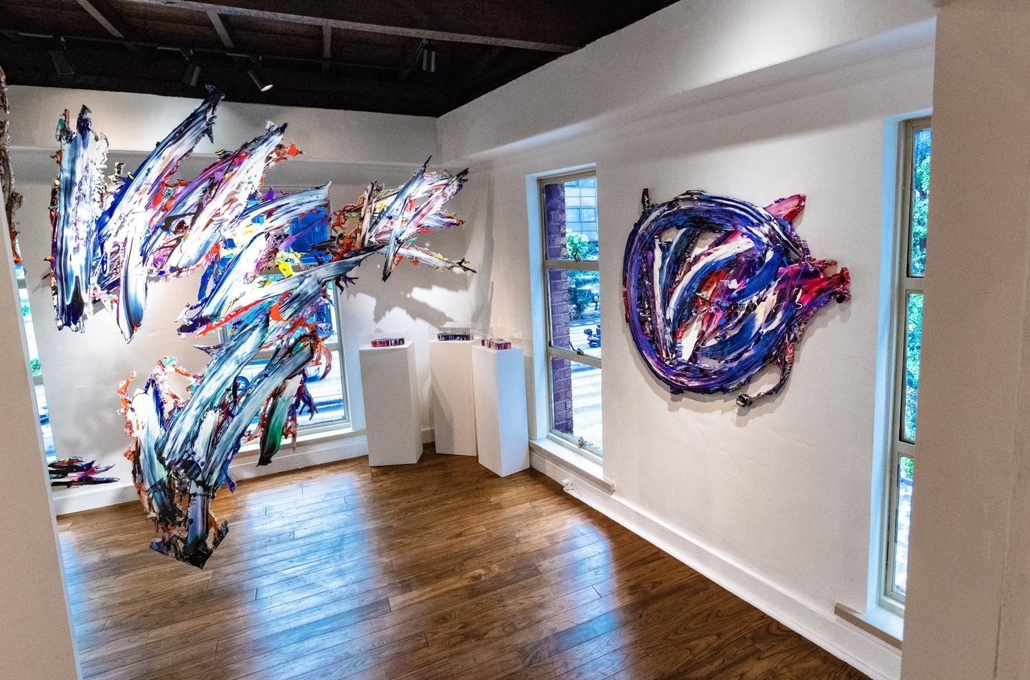 隣接するギャラリーY。こちらは、このように現代アート作品が残りますが、鑑賞のための回遊が可能です。ここでしか鑑賞できない現代アートをお愉しみください。