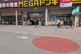 【クラスポ蒲郡】キッチンカーでの出店に最適な施設入口と駐車場の間にある屋外スペース/キッチンカー②