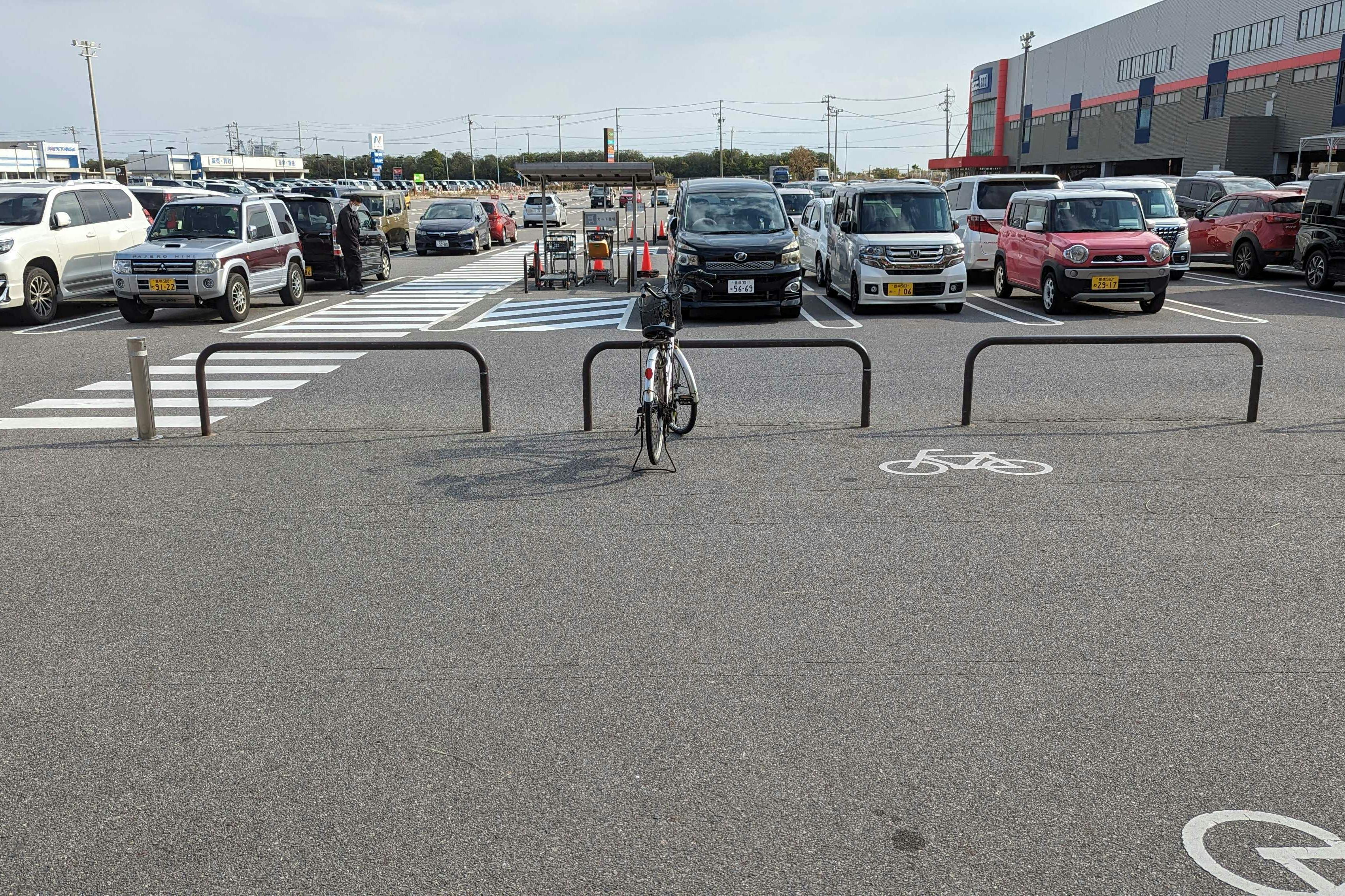 【クラスポ蒲郡】キッチンカーでの出店に最適な施設入口と駐車場の間にある屋外スペース/キッチンカー②