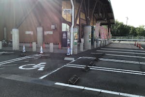 【ダイナム三重玉城店ゆったり館】キッチンカーや各種プロモーションイベントに最適なアミューズメント施設のイベントスペース