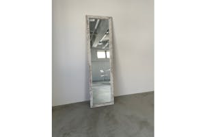 【天神駅4分/土日利用がお得です】アパレルの展示販売会やポップアップストアに最適な白壁・コンクリート調のイベントスペース