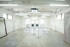 【天神駅4分/土日利用がお得です】アパレルの展示販売会やポップアップストアに最適な白壁・コンクリート調のイベントスペース