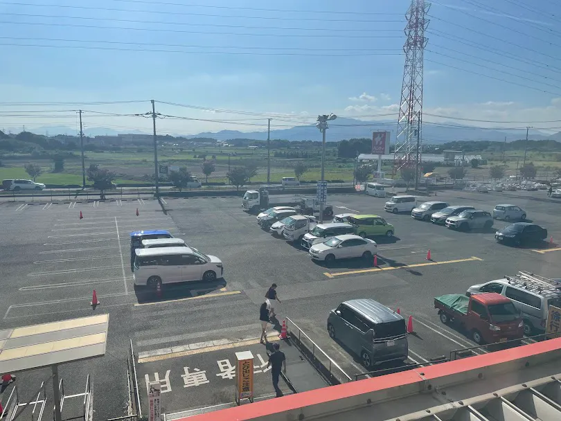 【ハンディホームセンター綾瀬店】キッチンカーや物販に適したホームセンター敷地内の駐車場スペース