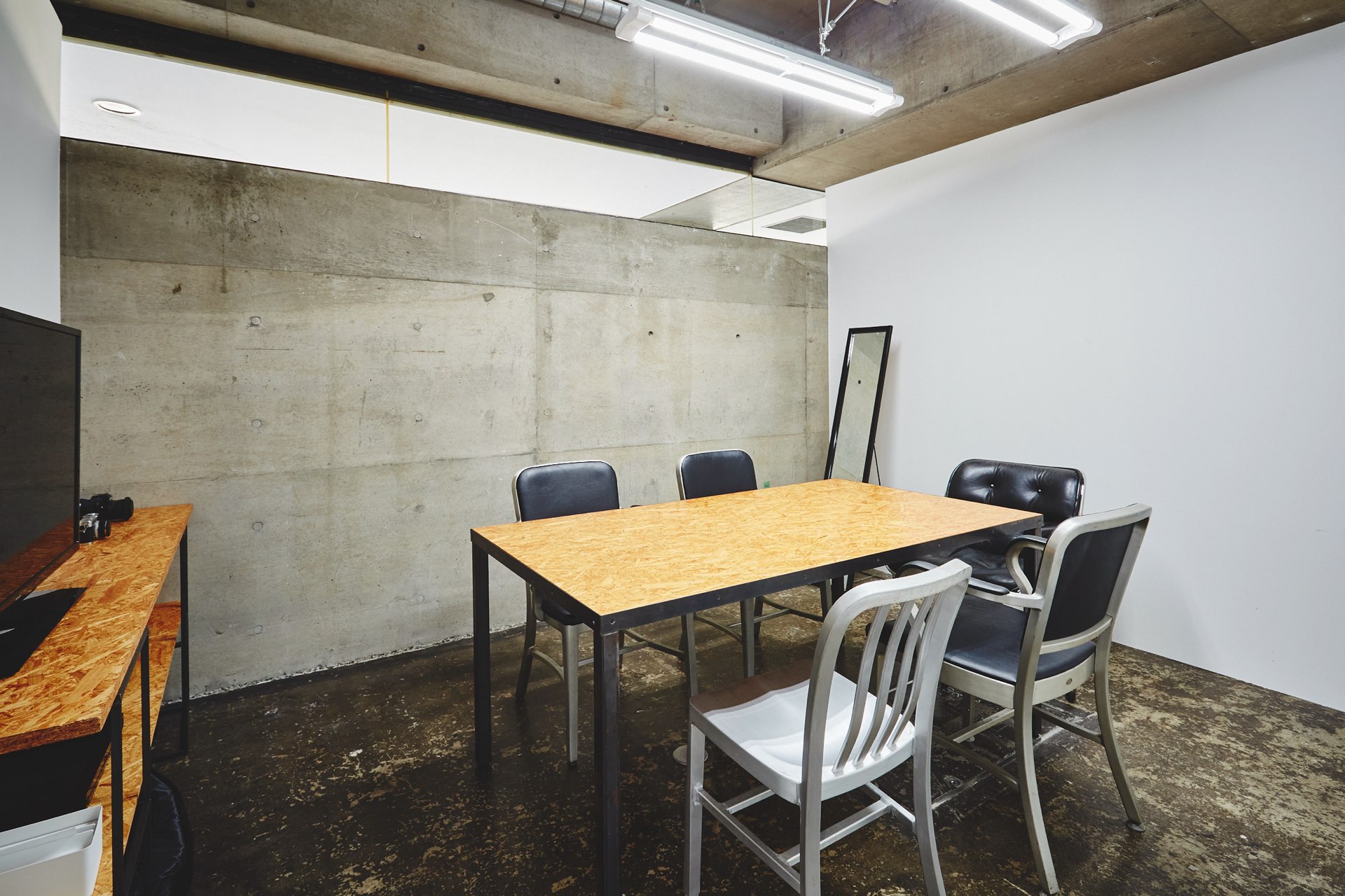 【鮫洲駅3分】シェアオフィスや展示会の際の同時利用スペース、撮影等に最適な一棟利用も可能なイベントスペース(1F)