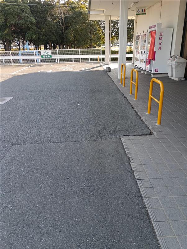 【ゆめマート 本城】屋外軒先(セリア側入口)　キッチンカーや販促プロモーションにおすすめな催事イベントスペース