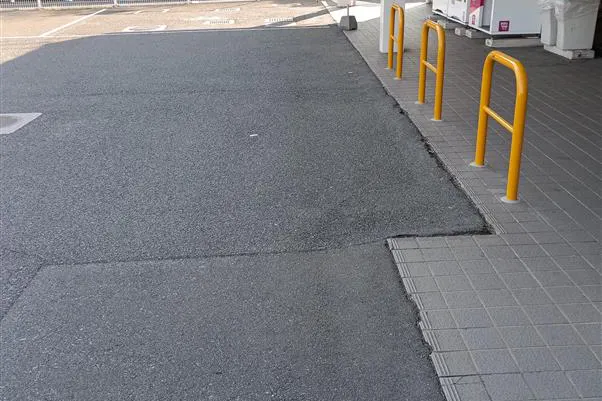 【ゆめマート 本城】屋外軒先(セリア側入口) キッチンカーや販促プロモーションにおすすめな催事イベントスペース