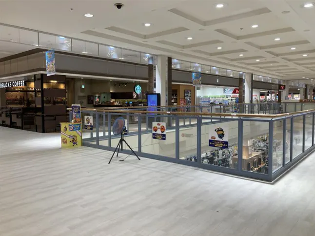 【イオンモール富谷*】２F 中央吹き抜けガラス面前