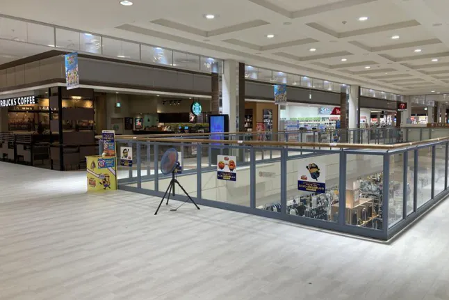 【イオンモール富谷*】2F 中央吹き抜けガラス面前