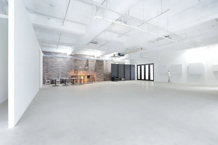 【雑色駅2分】招待制の展示会や受注販売会、撮影会に最適な白基調で解放感のあるイベントスペース