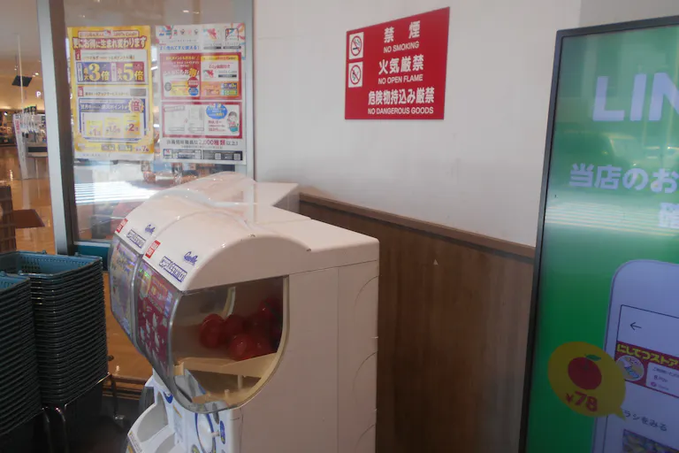 【レガネット中間】惣菜側入口風除室 販促プロモーションや物販に最適なスーパー店内催事イベントスペースの画像2