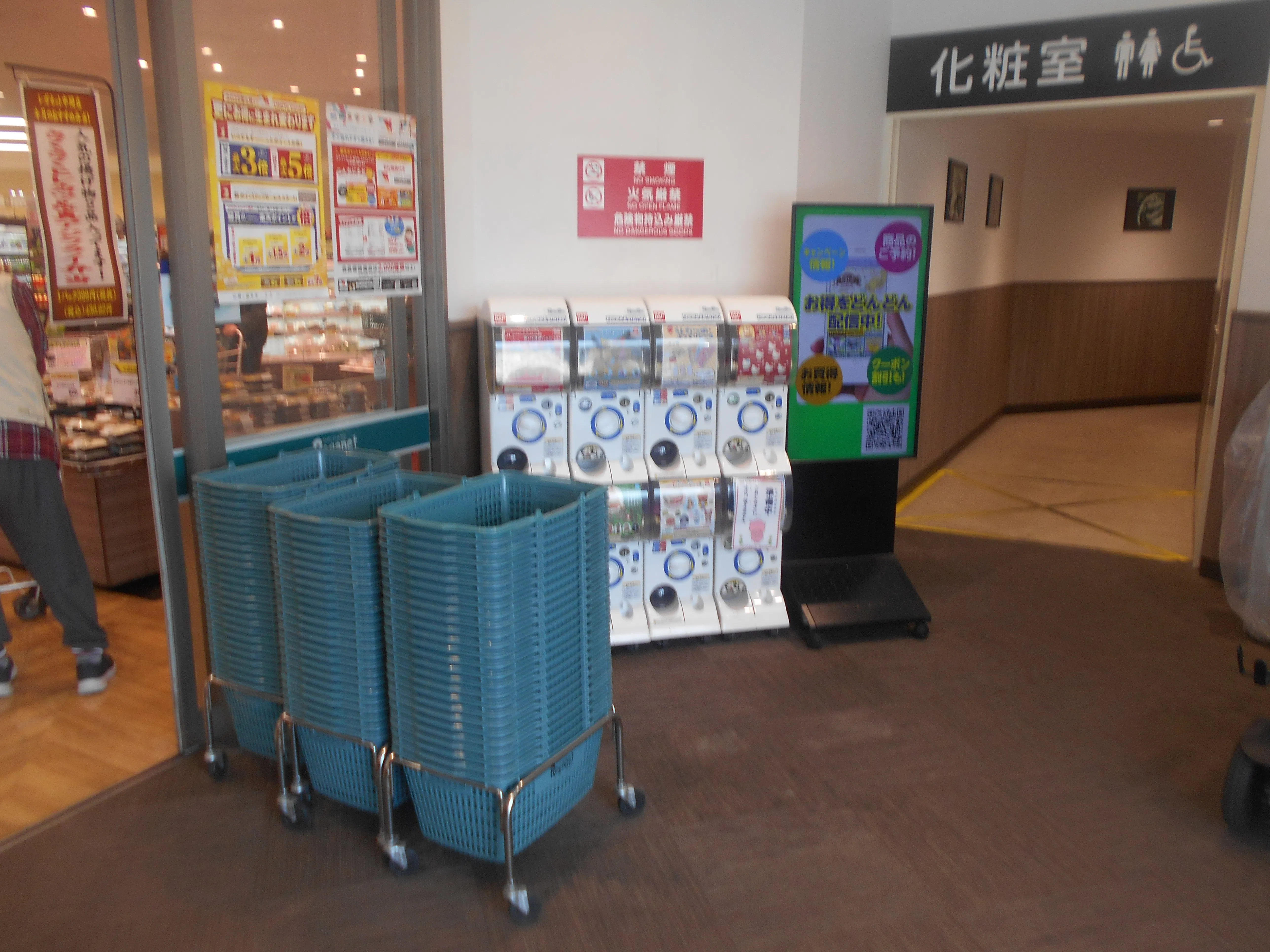 【レガネット中間】惣菜側入口風除室 販促プロモーションや物販に最適なスーパー店内催事イベントスペース