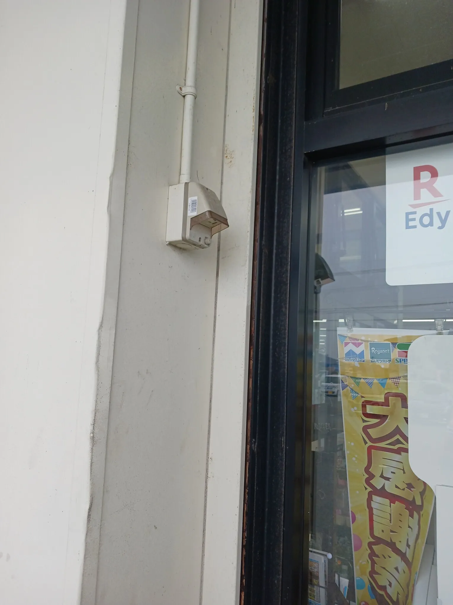 【あんくる夢市場 三潴店】お客様出口付近 販促プロモーションや物販に最適なスーパー屋外催事イベントスペース