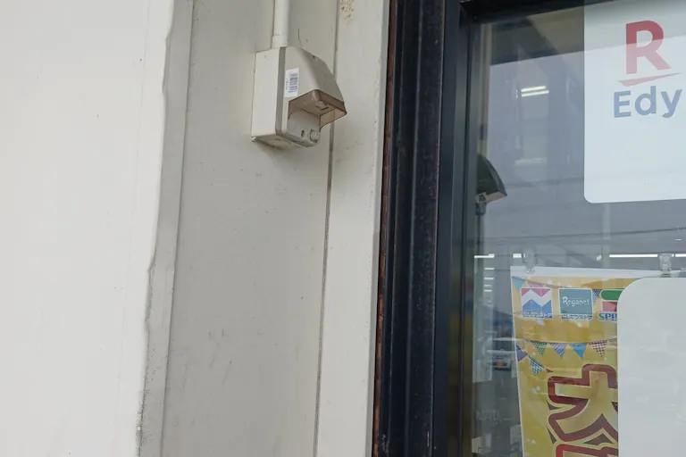【あんくる夢市場 三潴店】お客様出口付近 販促プロモーションや物販に最適なスーパー屋外催事イベントスペースの画像2