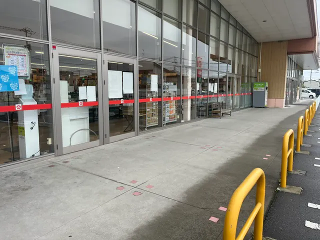 【ウジエスーパー中里店】販促プロモーションや食物販に最適な軒下スペース