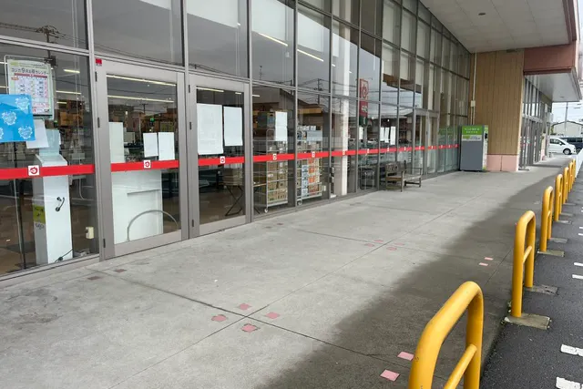 【ウジエスーパー中里店】販促プロモーションや食物販に最適な軒下スペース