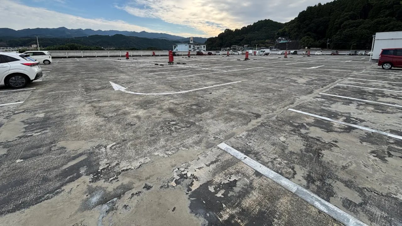 【スーパーセンタートライアル日田店】【屋上駐車場　全面】食物販の出店が可能なトライアルマルシェ（キッチンカー/テント・スペース）の画像