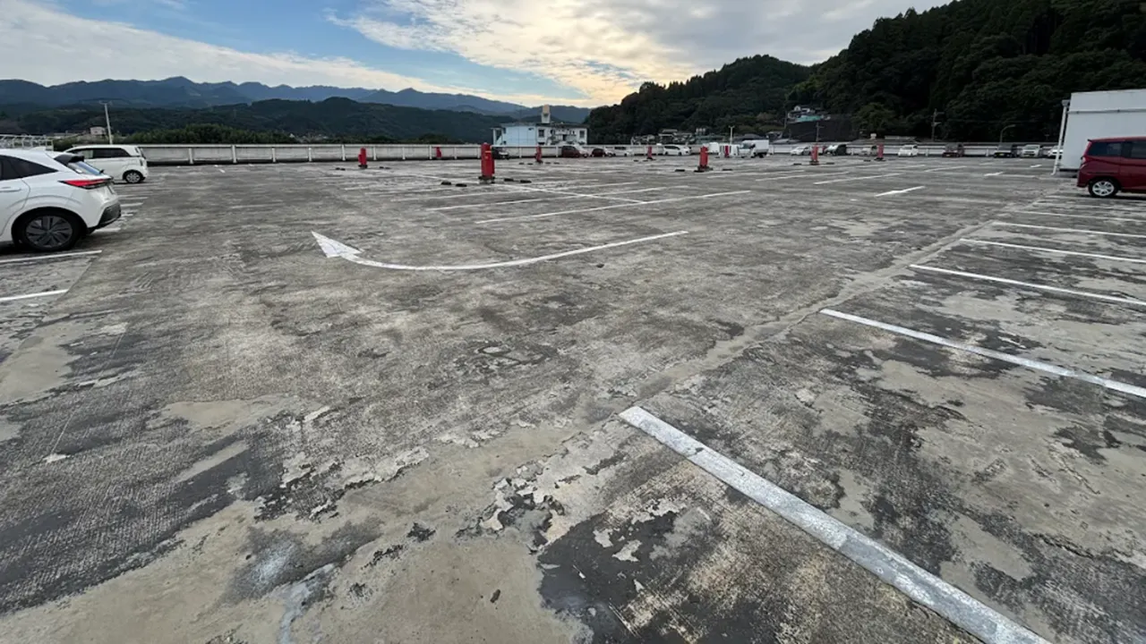 【スーパーセンタートライアル日田店】【屋上駐車場　全面】食物販の出店が可能なトライアルマルシェ（キッチンカー/テント・スペース）の画像