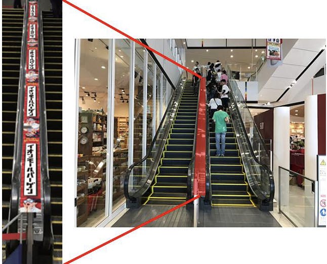 【イオンモール松本】モール内広告 エスカレーターの画像