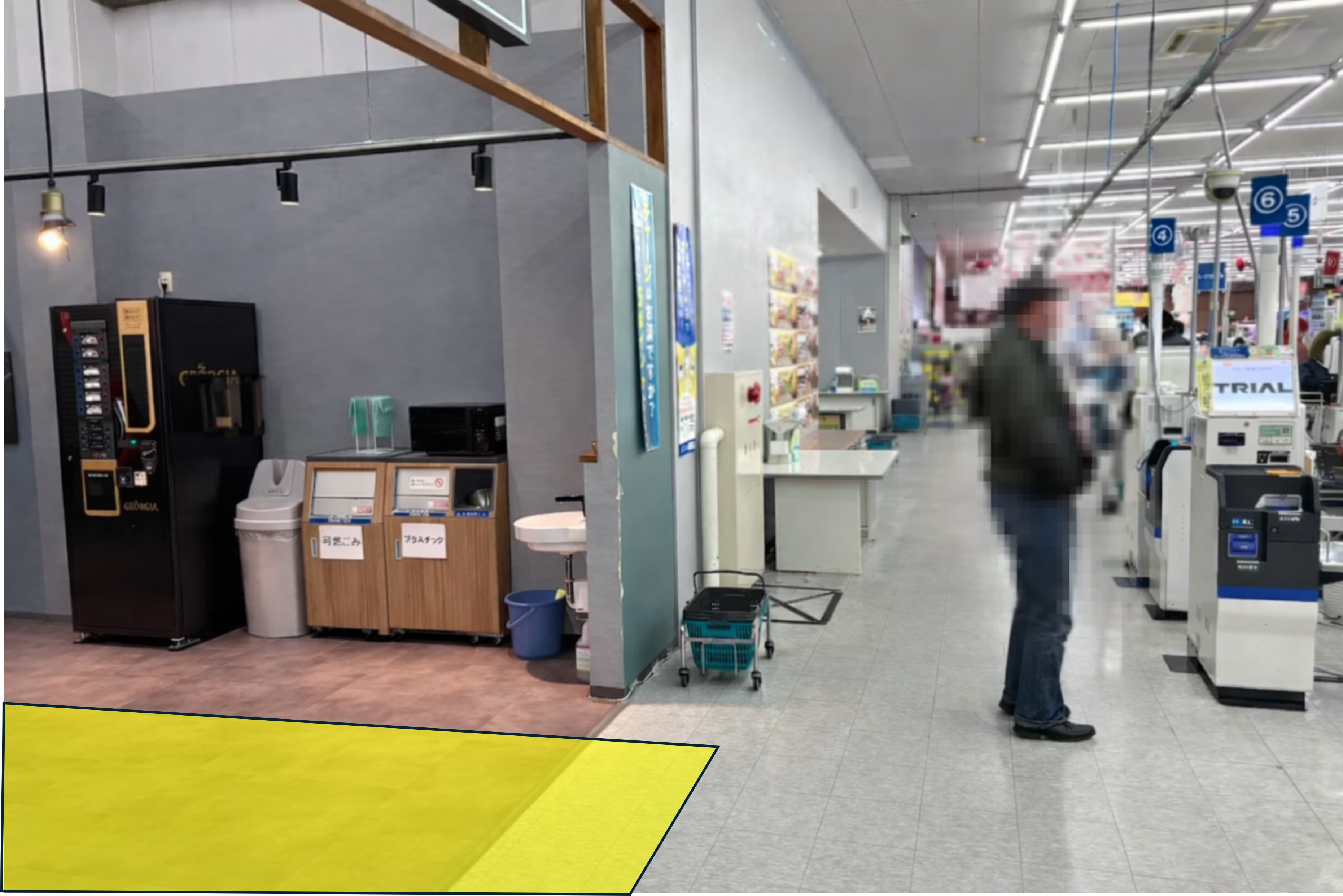 【スーパーセンタートライアル半田亀崎店】物販/食物販や販促プロモ活動に最適なレジアウト『イートインスペース』