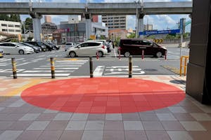 【イオンタウン成田富里】キッチンカーでの出店に最適な施設正面出入口に位置する視認性抜群の屋外スペース