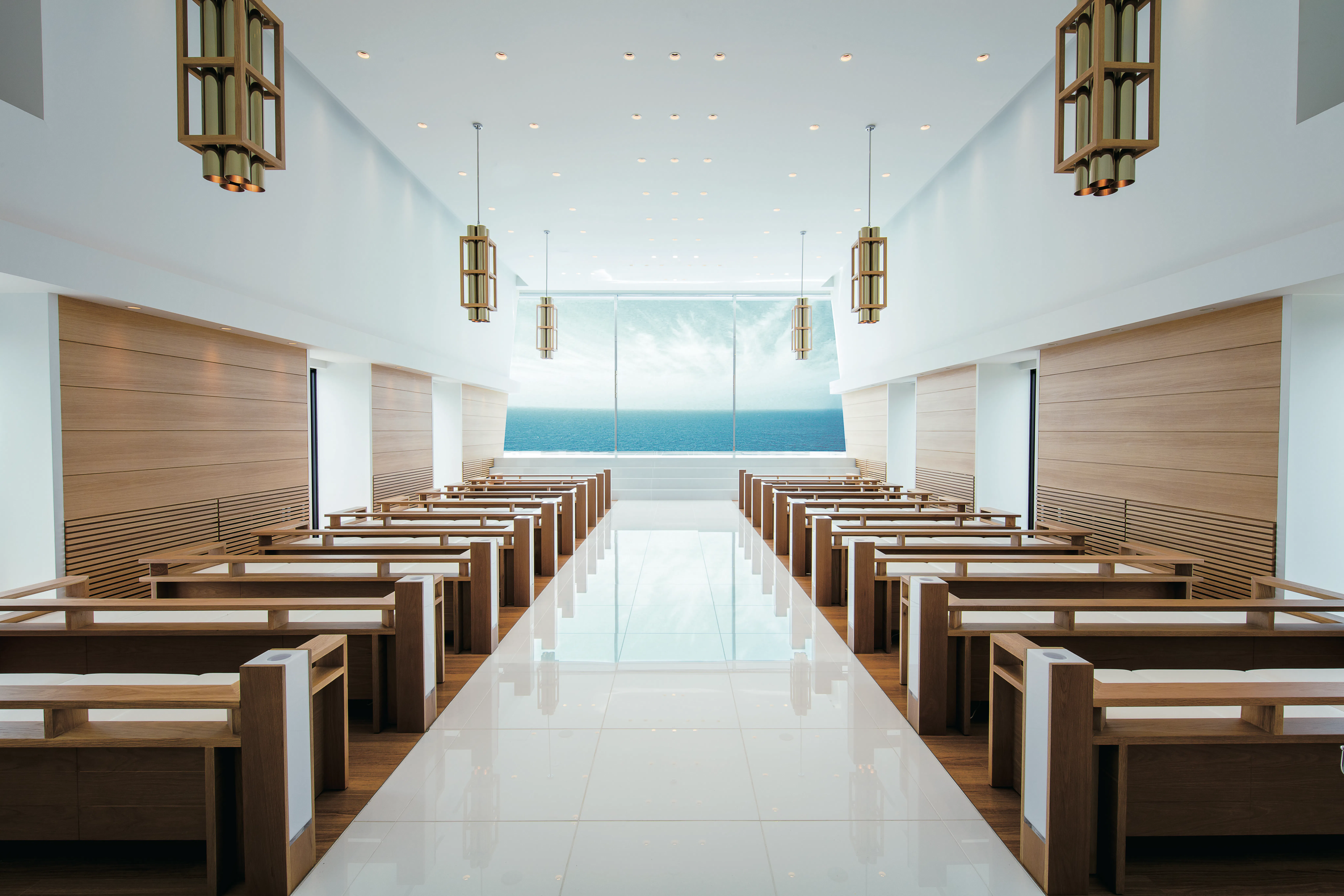 【海浜大通り】全面ガラス張りで自然光が魅力のミュージックビデオや映画撮影に適したイベントスペース(シーサイドホール)