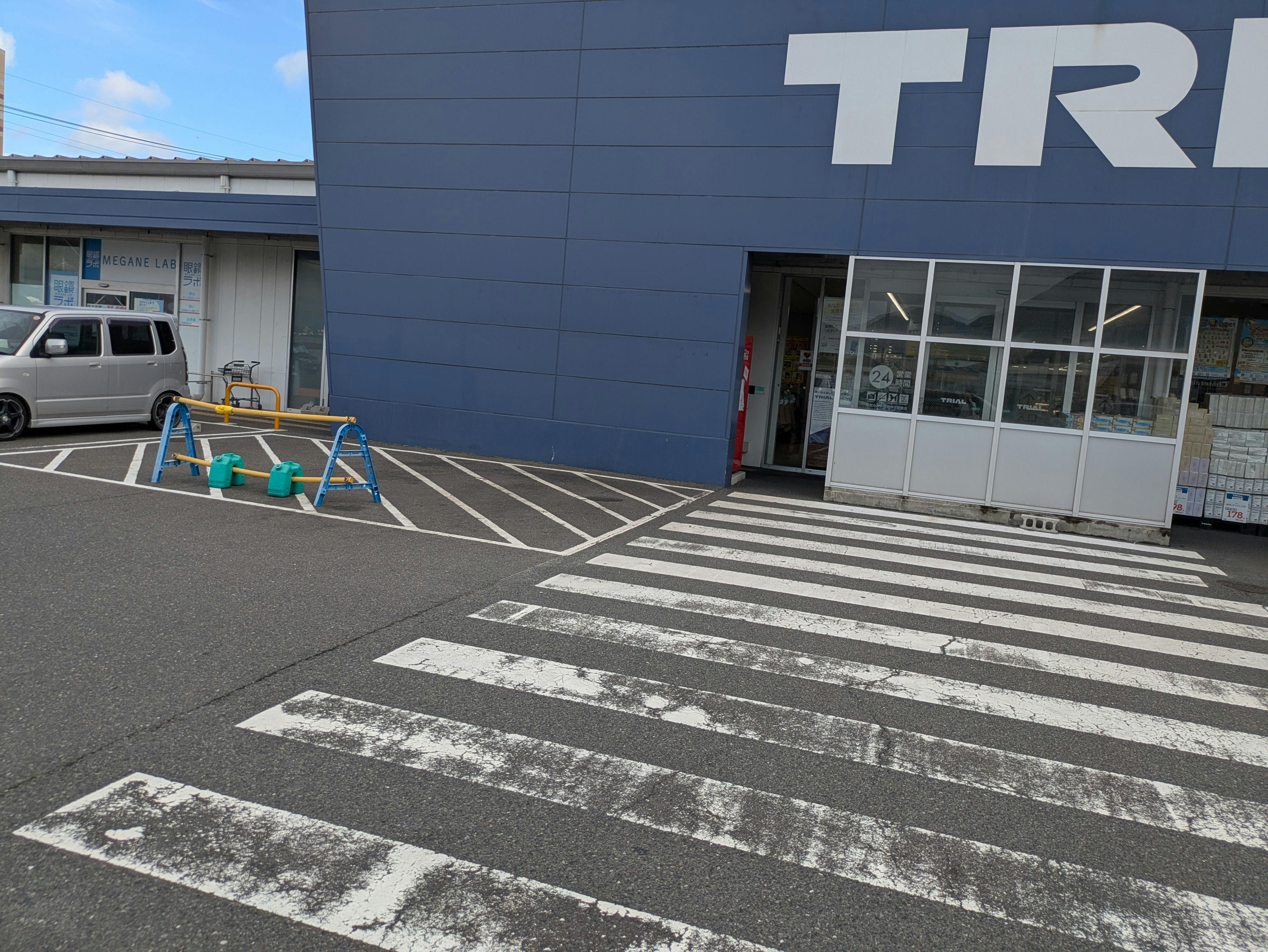 【スーパーセンタートライアル門司片上海岸店】キッチンカー出店が可能な屋外スペースの画像