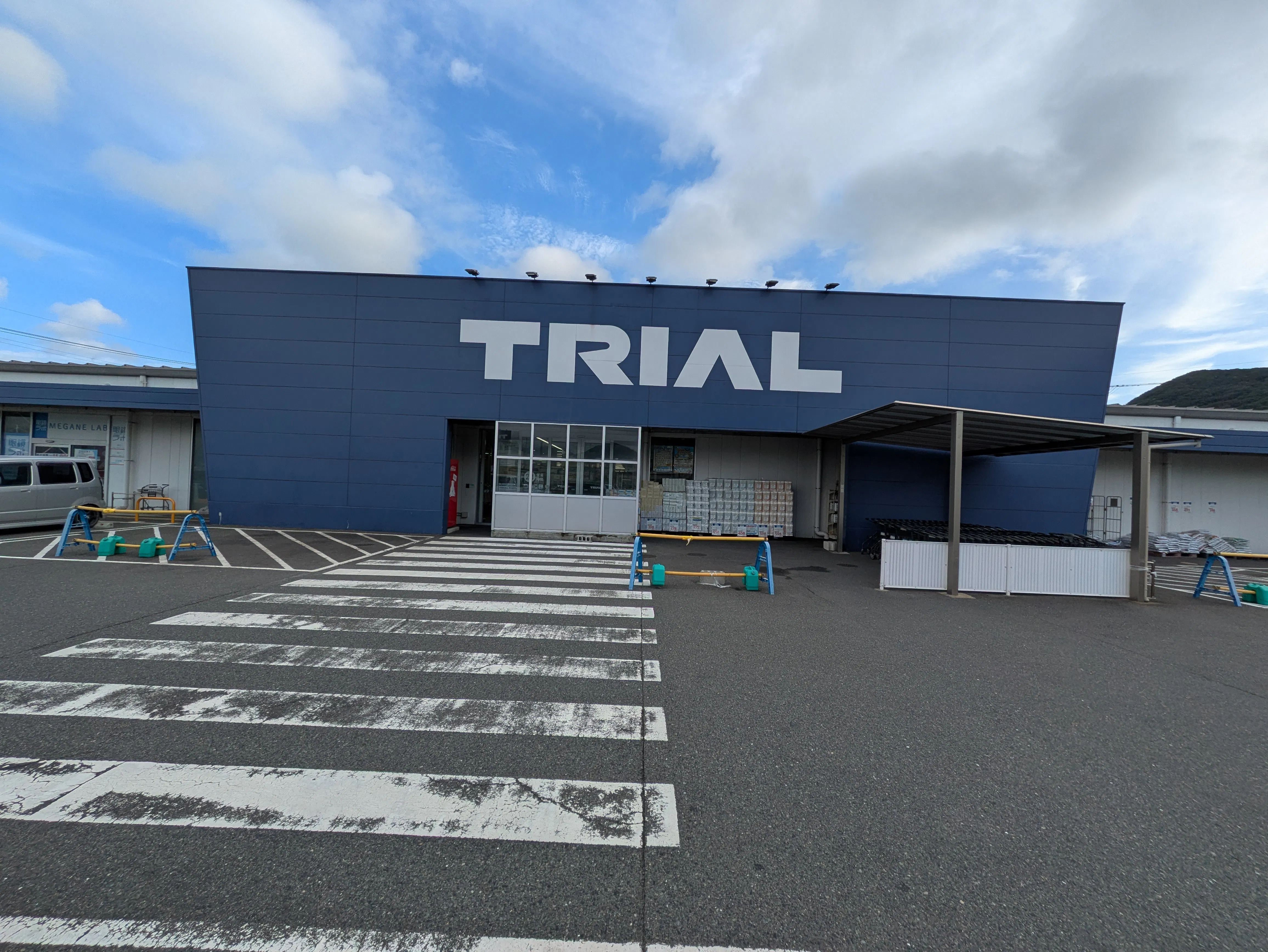 【スーパーセンタートライアル門司片上海岸店】キッチンカー出店が可能な屋外スペース