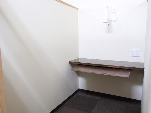 【茨木市駅1分】ポップアップストアや展示に最適な前面ガラス張りで視認性の高いギャラリースペース