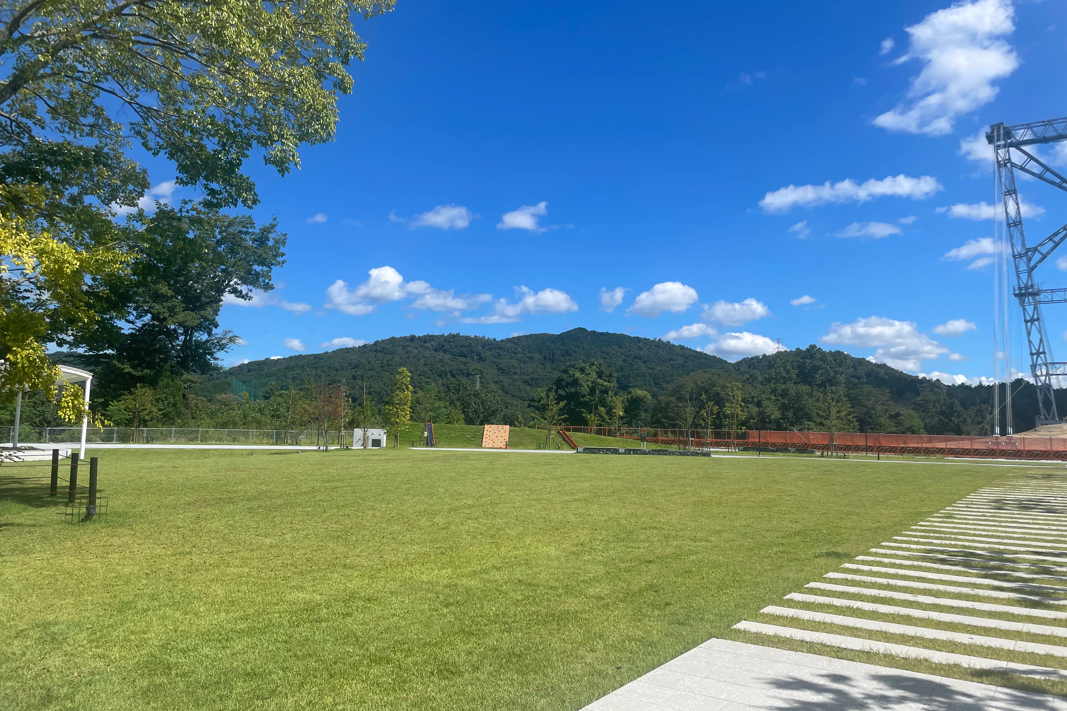 【ダムパークいばきた】キッチンカーに適したさくら広場にある屋外スペース③