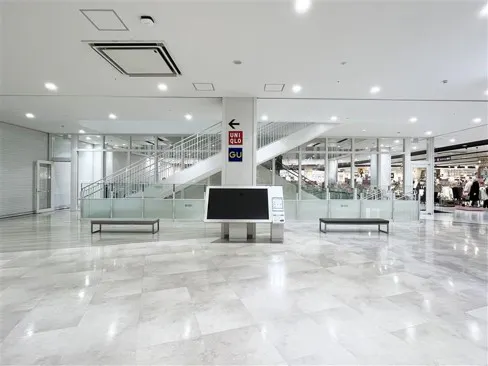 【イオンモール座間】2階南側階段横