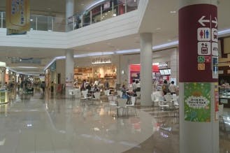 【イオンモール都城駅前】【都城駅前】モール内広告 柱巻き