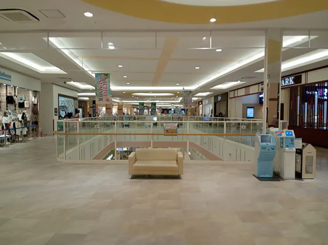 【イオンモール加西北条*】②2階モール通路①(ハニーズ前)の画像