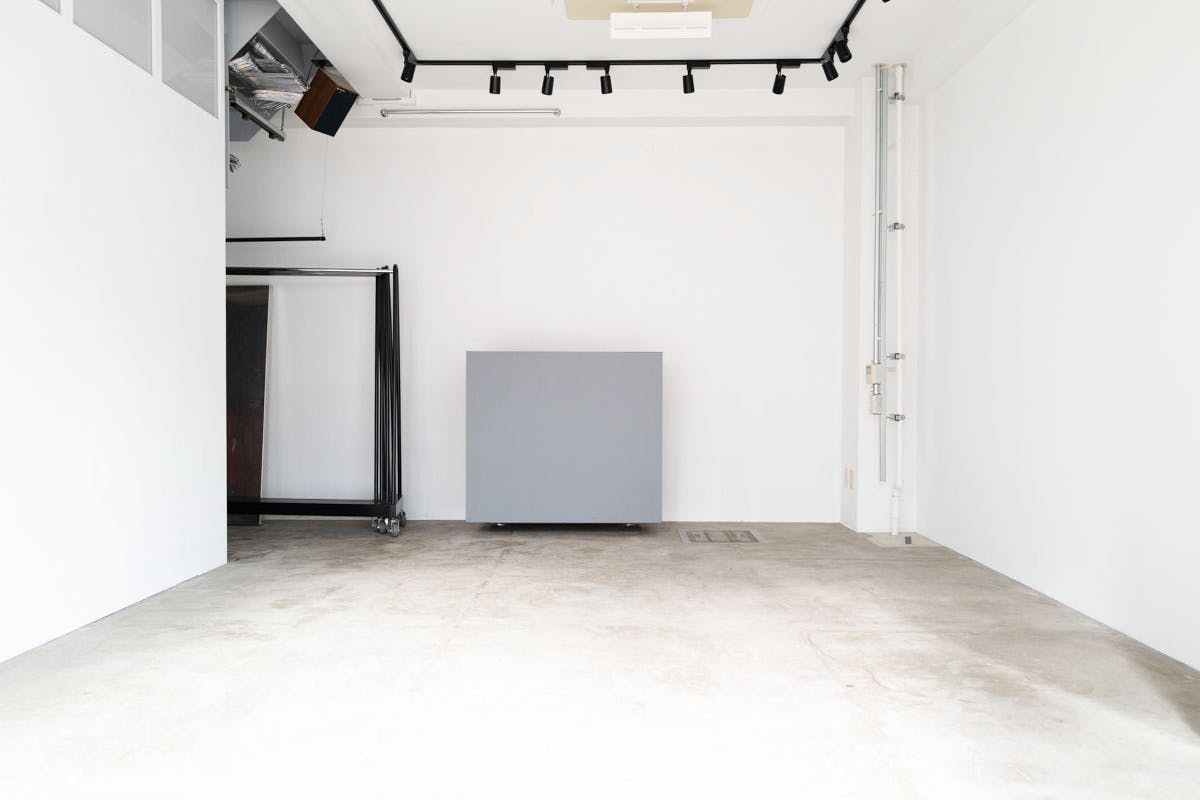 【北参道駅8分】明治神宮前駅、原宿駅、千駄ヶ谷駅、外苑前駅からアクセス可能な展示会に最適に適したロケーションで什器も充実したギャラリースペース