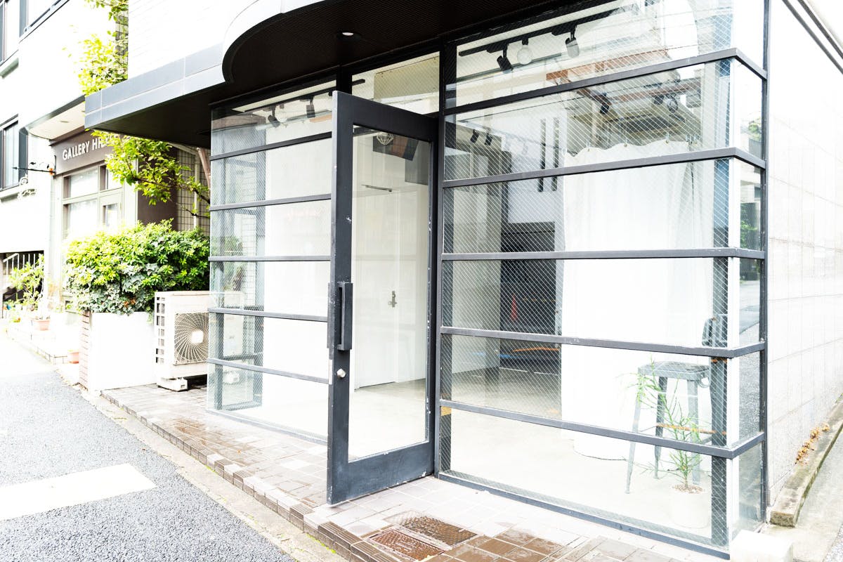 【北参道駅8分】明治神宮前駅、原宿駅、千駄ヶ谷駅、外苑前駅からアクセス可能な展示会に最適に適したロケーションで什器も充実したギャラリースペース
