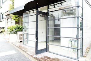 【北参道駅8分】明治神宮前駅、原宿駅、千駄ヶ谷駅、外苑前駅からアクセス可能な展示会に最適に適したロケーションで什器も充実したギャラリースペース