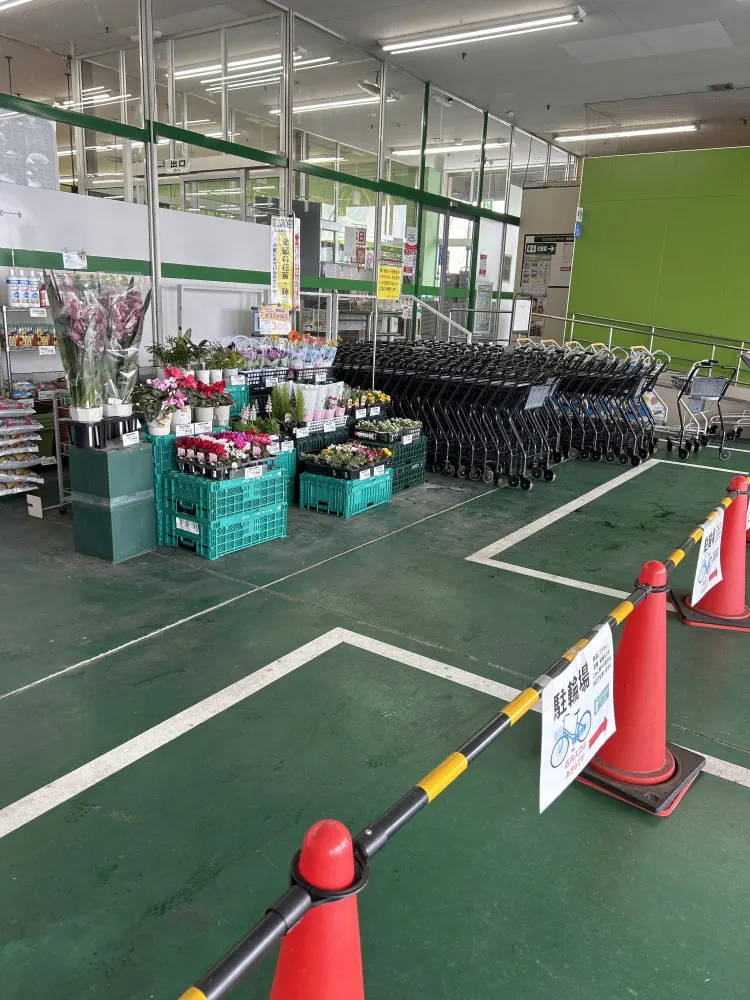 【Ichigokan＋PLUS菰野】販促プロモーションに最適な自転車置き場付近の軒下スペース