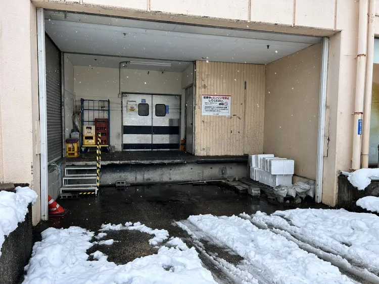 【Ichigokan+PLUS菰野】販促プロモーションに最適な自転車置き場付近の軒下スペース