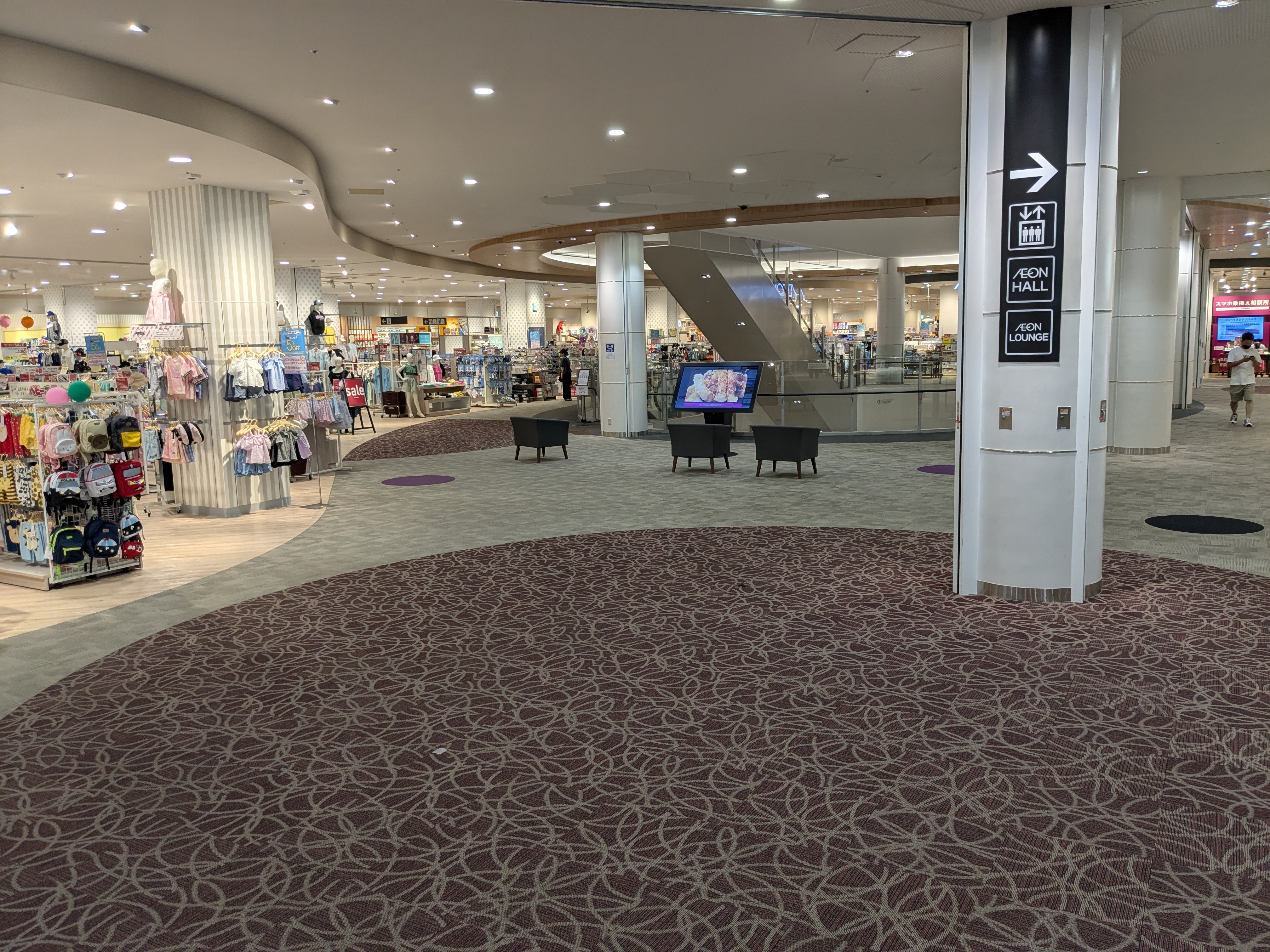 【イオンモール新小松】3F イオンスタイル前スペース