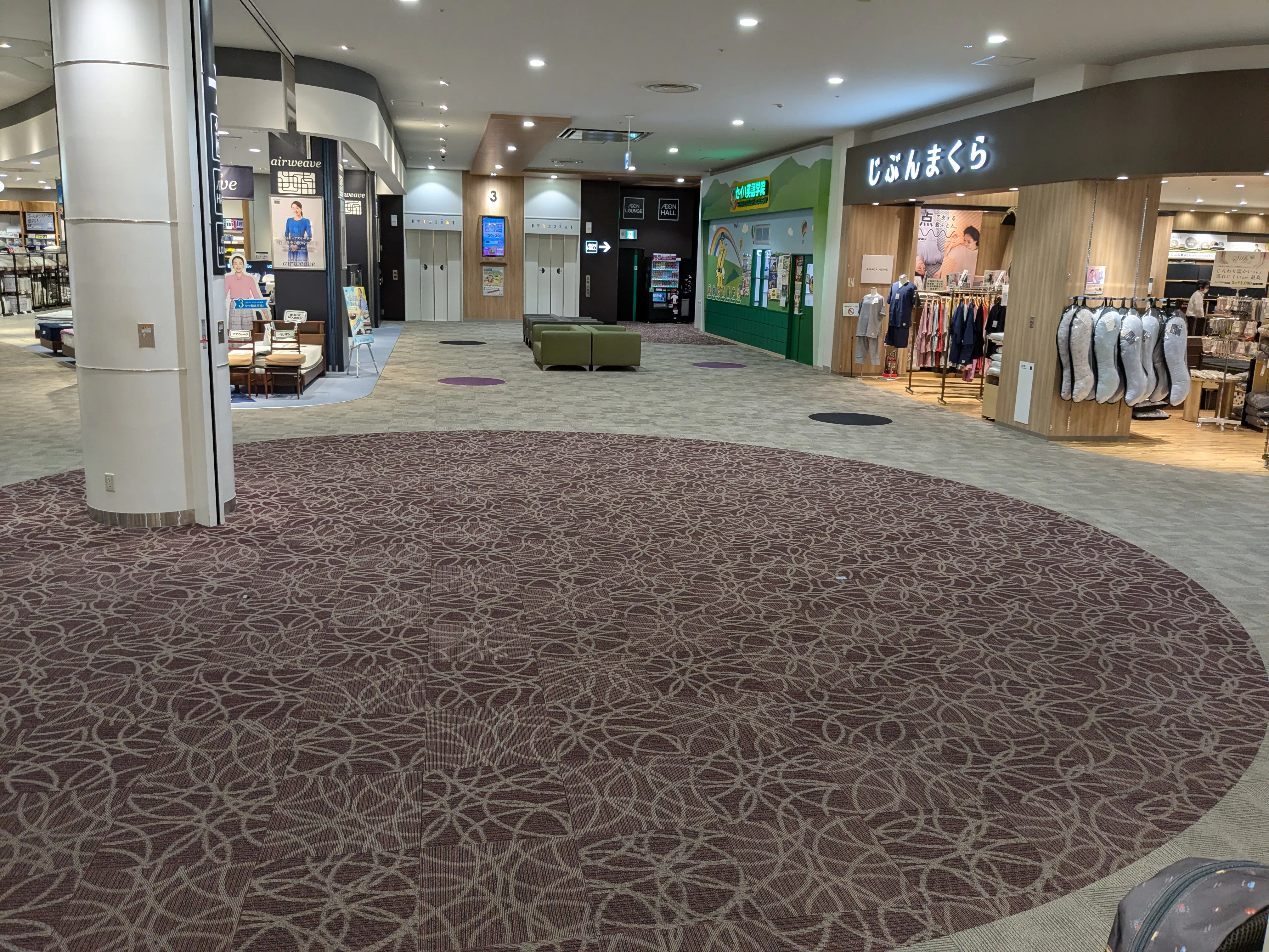 【イオンモール新小松】3F イオンスタイル前スペース