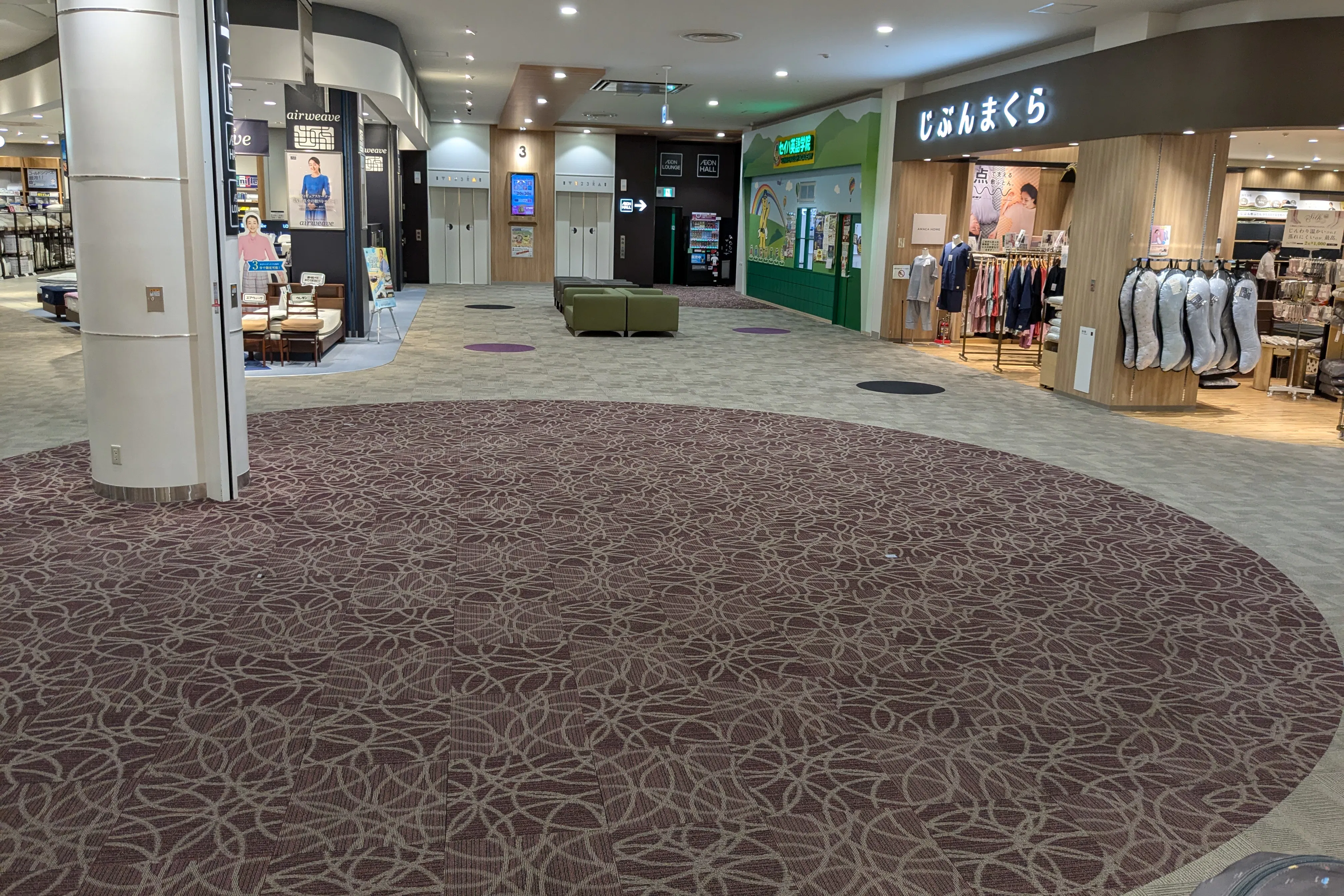 【イオンモール新小松】3F イオンスタイル前スペース